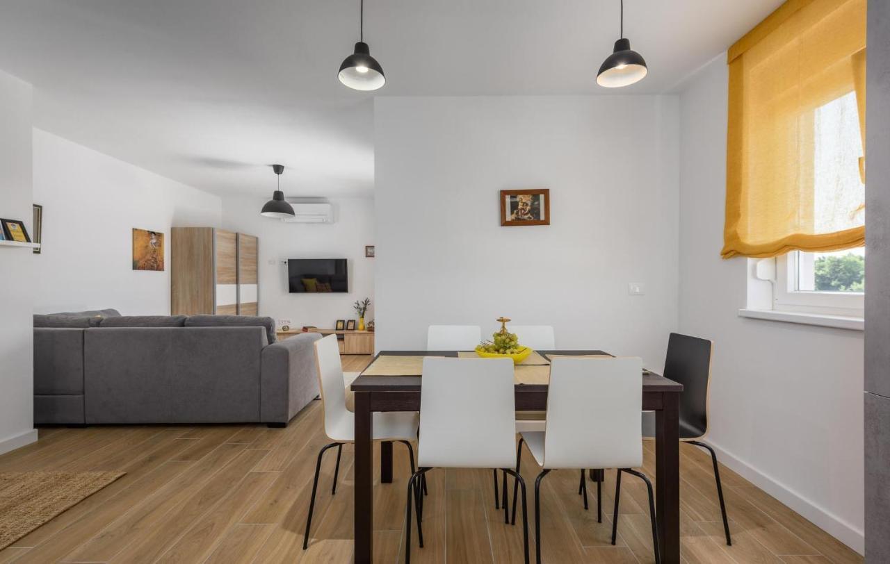 Apartmani Lucija Poreč Exterior foto